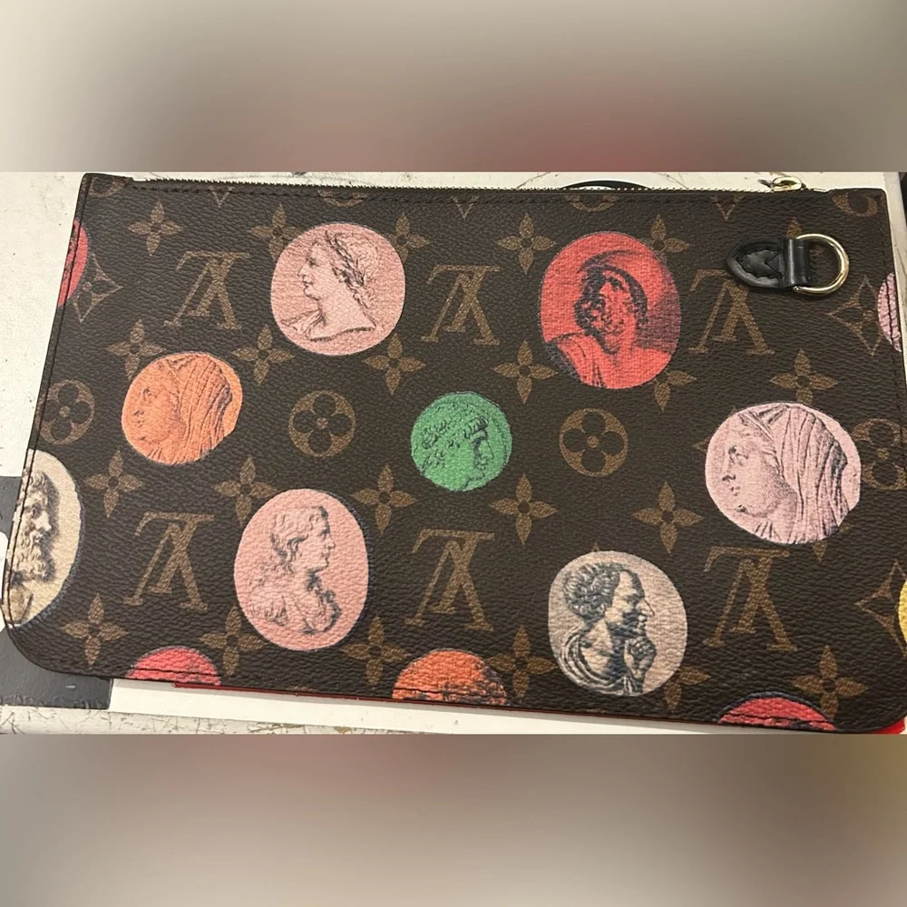 Louis Vuitton bag pouch - Picture 1 of 4